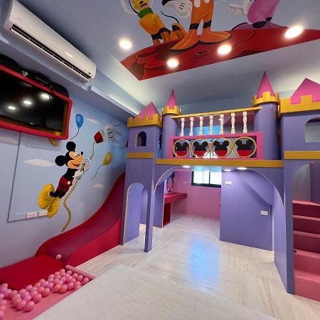 Fun Holiday Family Hostel Тайнань Экстерьер фото