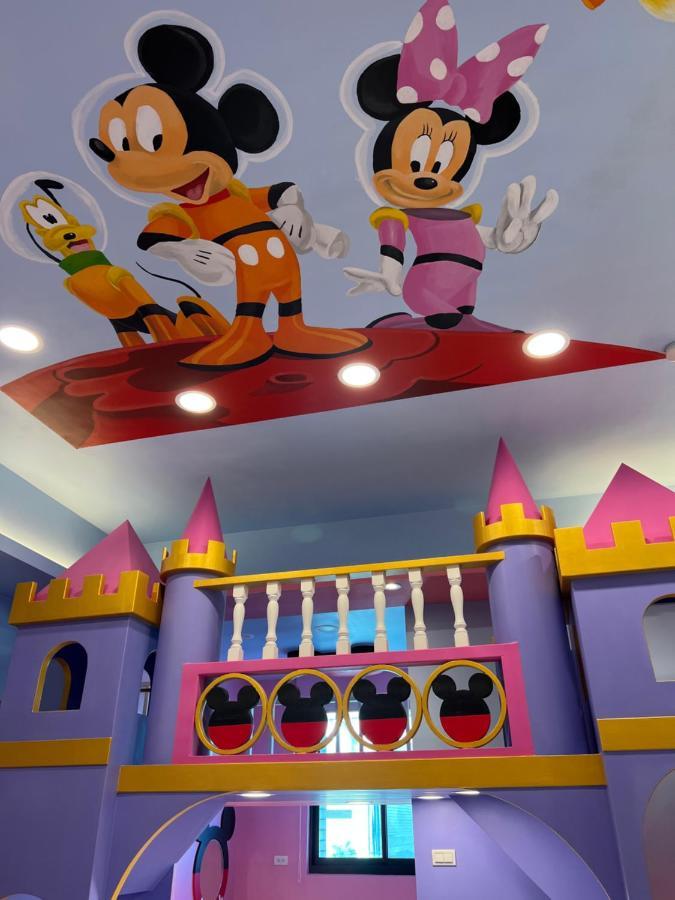 Fun Holiday Family Hostel Тайнань Экстерьер фото