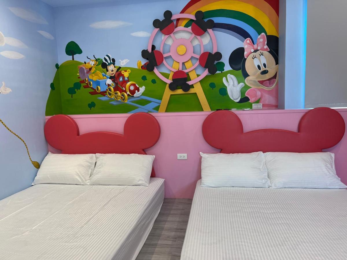 Fun Holiday Family Hostel Тайнань Экстерьер фото