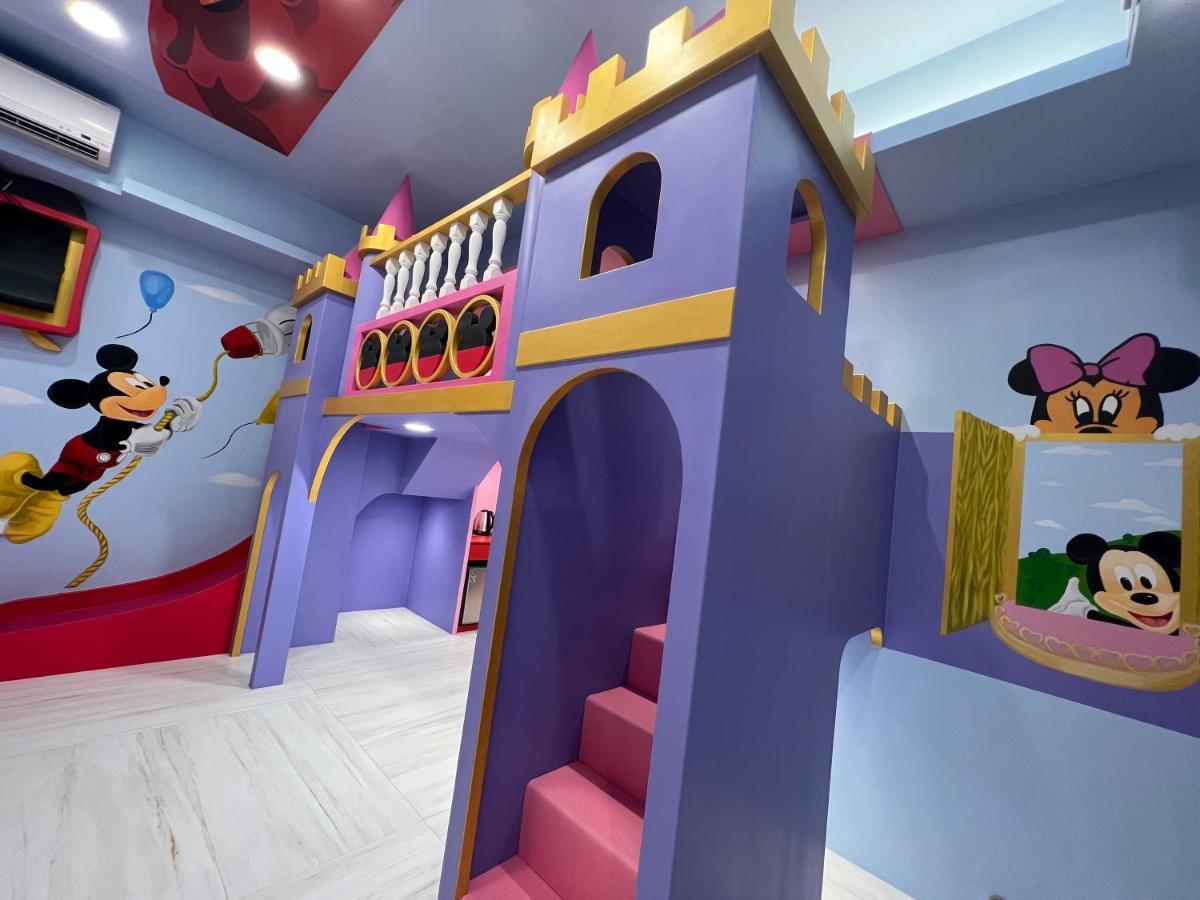 Fun Holiday Family Hostel Тайнань Экстерьер фото