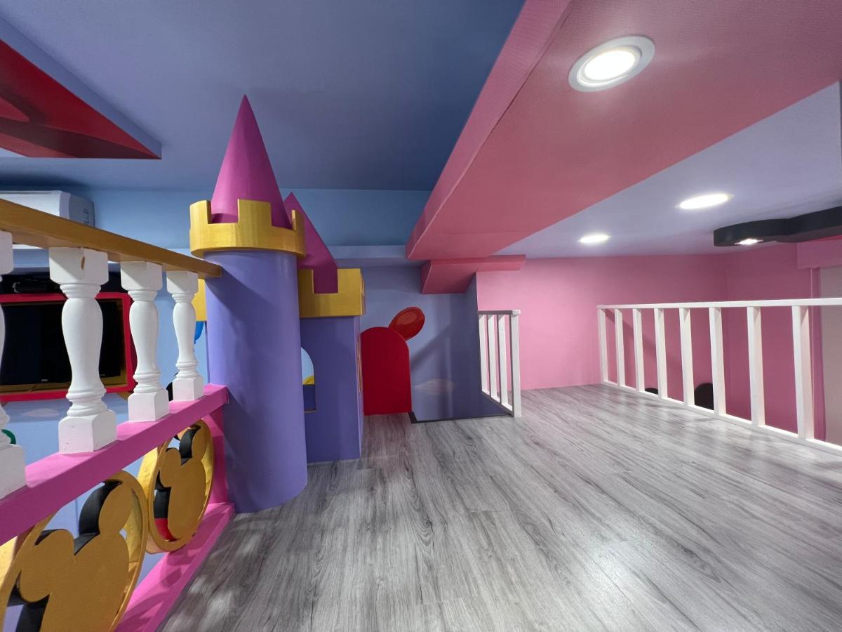 Fun Holiday Family Hostel Тайнань Экстерьер фото