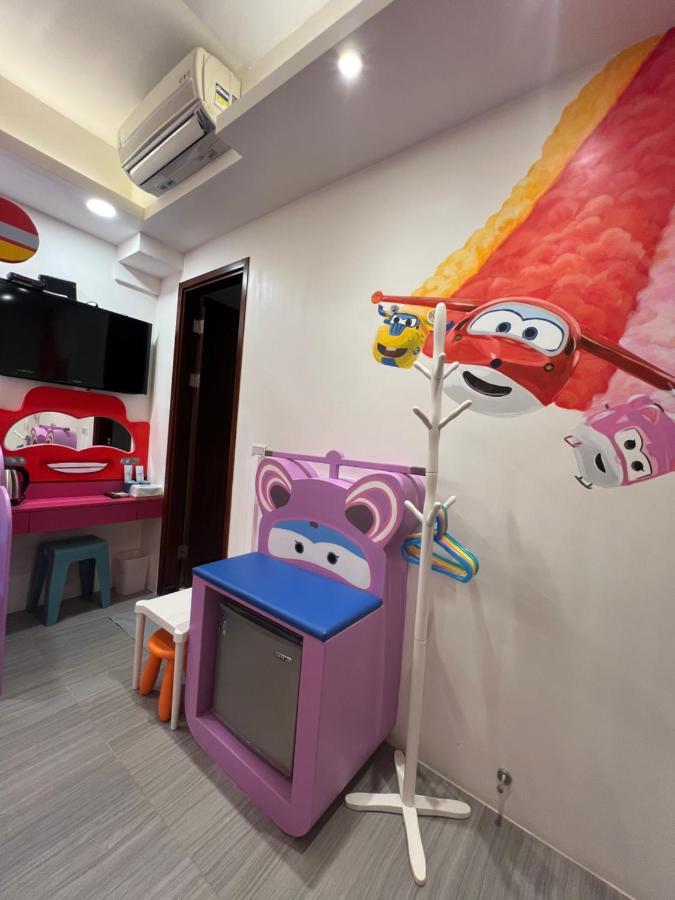 Fun Holiday Family Hostel Тайнань Экстерьер фото