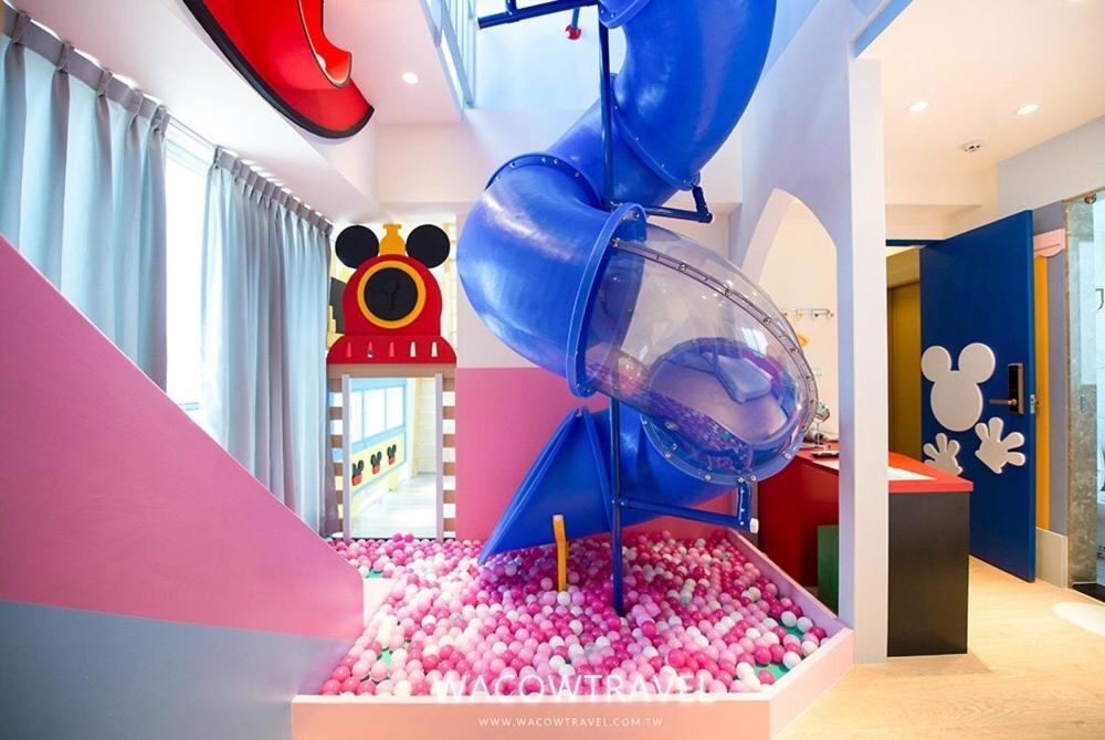 Fun Holiday Family Hostel Тайнань Экстерьер фото
