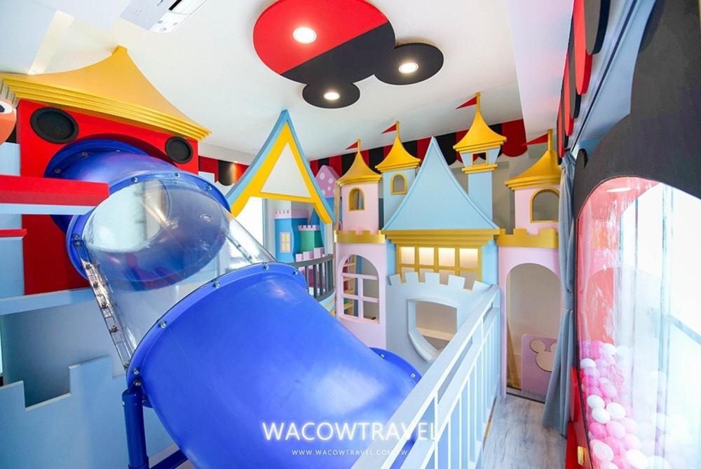 Fun Holiday Family Hostel Тайнань Экстерьер фото